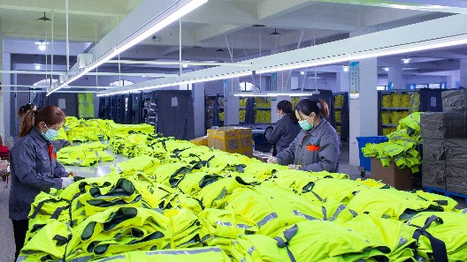 從樣品到成品，揭秘執(zhí)勤棉服定制全過程！