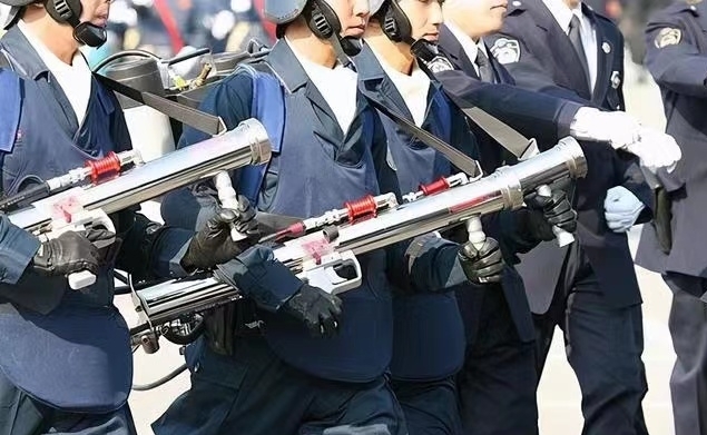 日本千葉縣警機(jī)動隊配備便攜高壓水槍