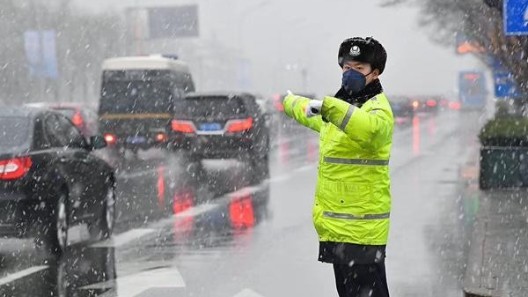 清晰標(biāo)識，專業(yè)保障：公安制式雨衣解析