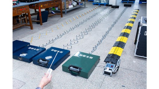 阻車(chē)路障的打開(kāi)方式  振弘為你演示